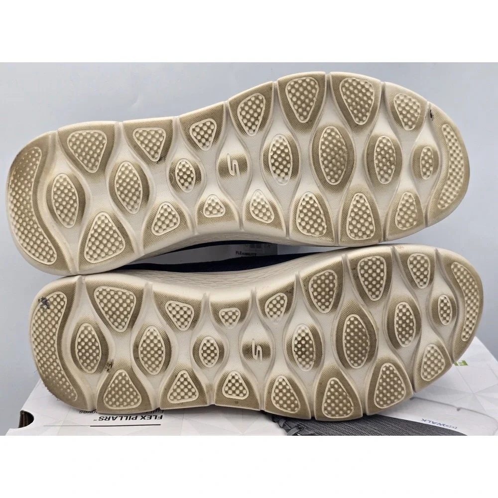 Skechers this listing